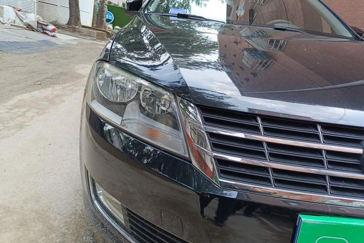 Used Volkswagen Lavida 2013 Restyled Classic 1.6L Manual Comfort Edition Right Front Headlight