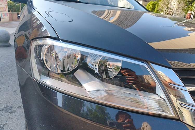 Used Volkswagen Lavida 2013 Revised Version 1.4 TSI DSG Comfort Edition Right Front Headlight