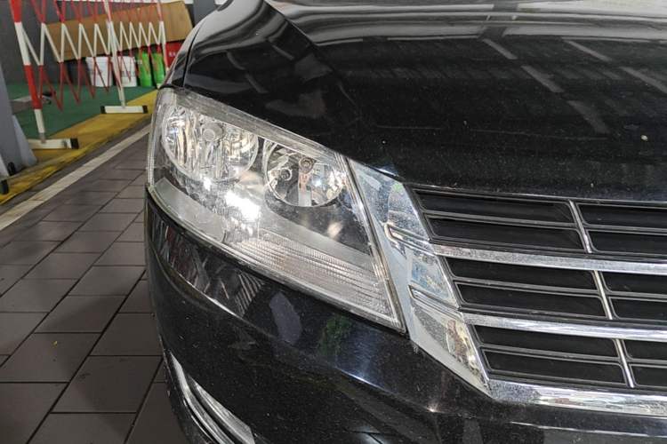 Used Volkswagen Lavida 2013 1.6L Manual Comfort Edition Right Front Headlight