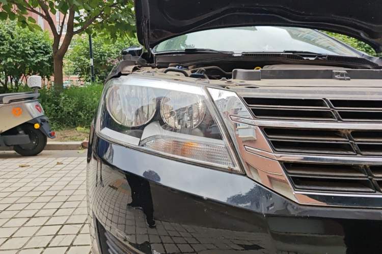 Used Volkswagen Lavida 2013 Revised Classic 1.6L Manual Fashion Edition Right Front Headlight