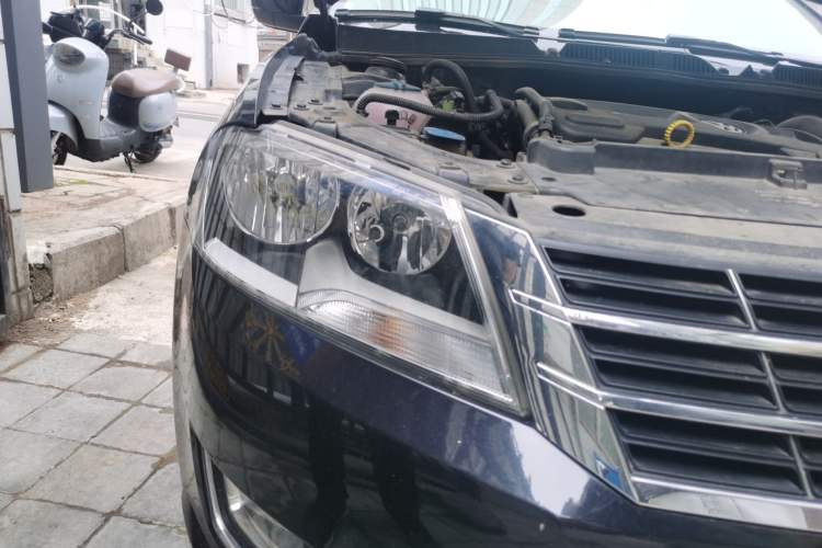 Used Volkswagen Lavida 2013 1.4TSI DSG Comfort Edition Right Front Headlight