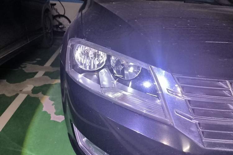 Used Volkswagen Lavida 2013 Restyled Classic 1.6L Manual Comfort Edition Right Front Headlight