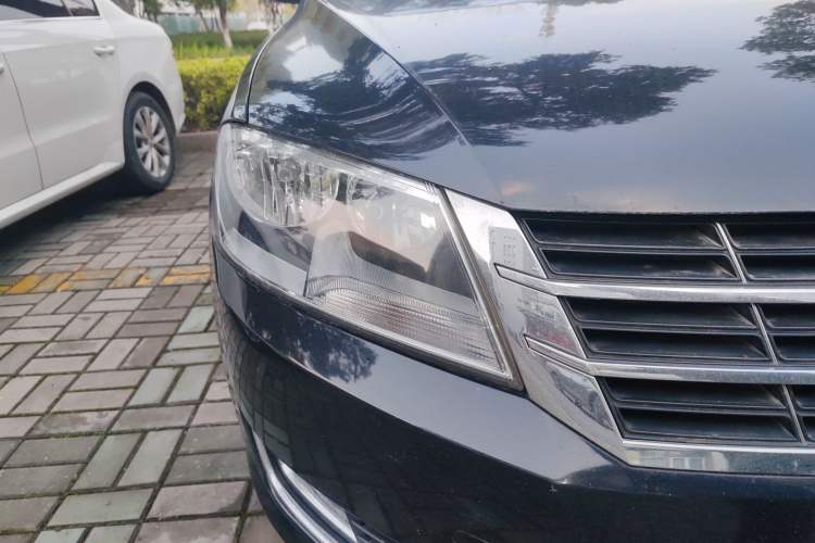 Used Volkswagen Lavida 2013 Restyled Classic 1.6L Manual Comfort Edition Right Front Headlight