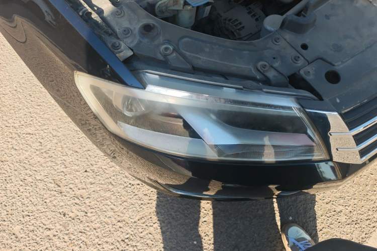 Used Volkswagen Lavida 2013 Restyled Classic 1.6L Manual Comfort Edition Right Front Headlight