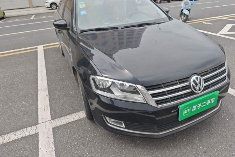 Used Volkswagen Lavida 2013 Restyled Classic 1.6L Manual Comfort Edition Right Front Headlight
