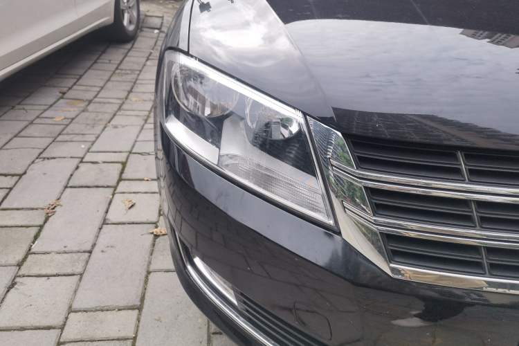 Used Volkswagen Lavida 2013 Revised Version 1.6L Automatic Luxury Edition Right Front Headlight