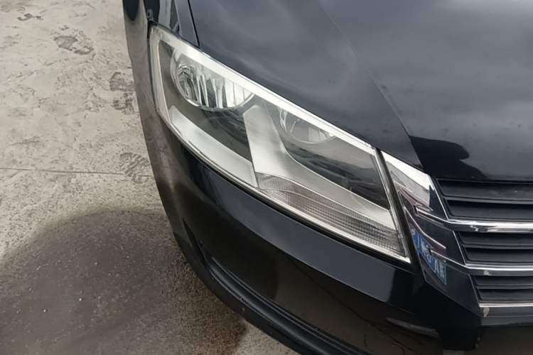 Used Volkswagen Lavida 2013 1.6L Manual Fashion Edition Right Front Headlight