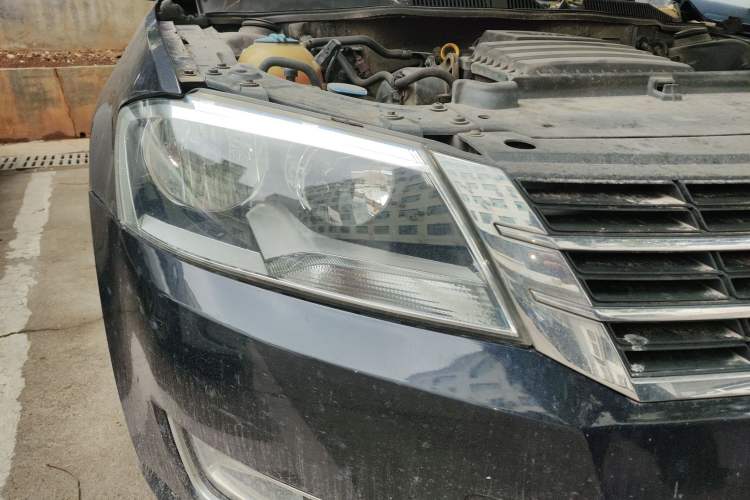 Used Volkswagen Lavida 2013 Restyled Classic 1.6L Manual Comfort Edition Right Front Headlight