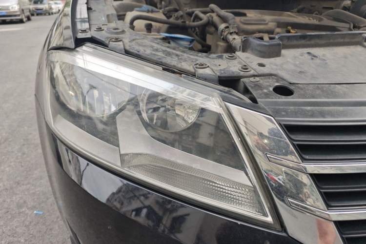 Used Volkswagen Lavida 2013 1.4TSI DSG Comfort Edition Right Front Headlight