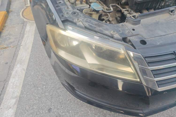 Used Volkswagen Lavida 2013 Revised Classic 1.6L Automatic Fashion Edition Right Front Headlight