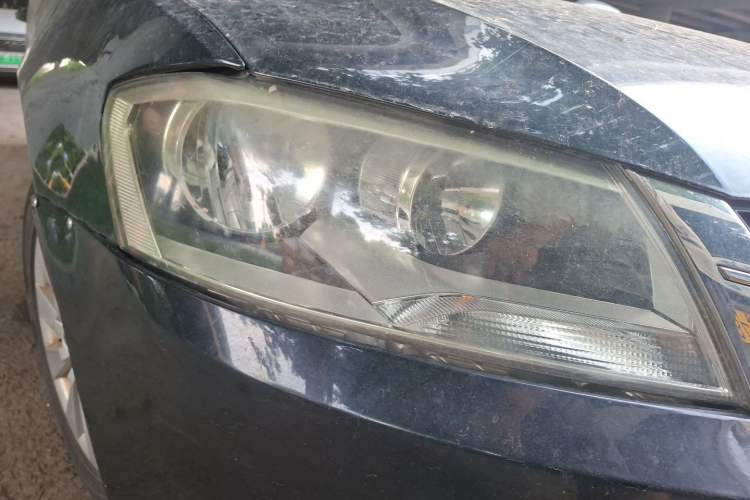 Used Volkswagen Lavida 2013 1.4TSI Manual Comfort Edition Right Front Headlight