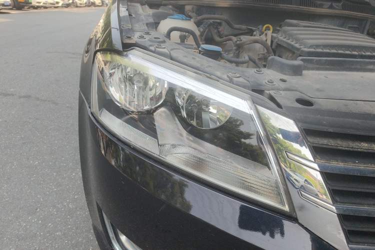 Used Volkswagen Lavida 2013 Restyled Classic 1.6L Automatic Comfort Edition Right Front Headlight
