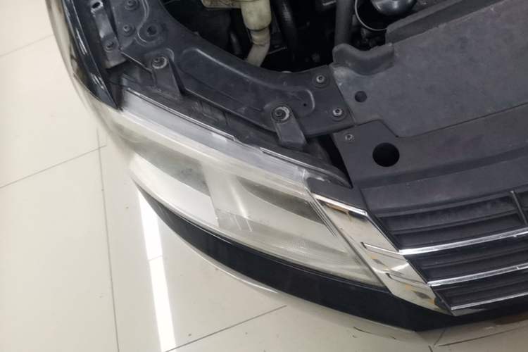 Used Volkswagen Lavida 2013 Revised Version 1.4 TSI DSG Comfort Edition Right Front Headlight