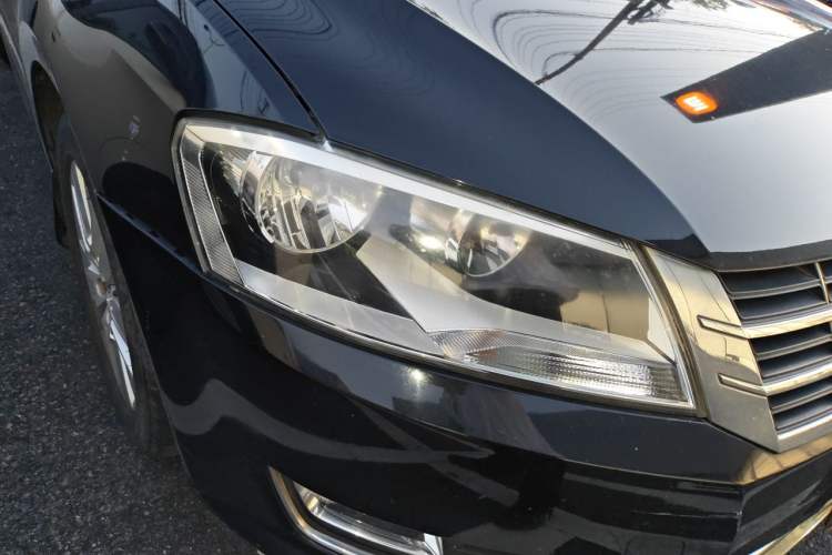 Used Volkswagen Lavida 2013 1.6L Automatic Comfort Edition Right Front Headlight