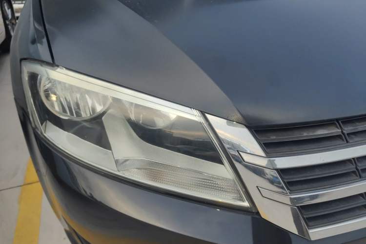Used Volkswagen Lavida 2013 Revised Classic 1.6L Automatic Fashion Edition Right Front Headlight