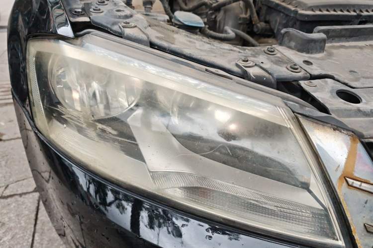 Used Volkswagen Lavida 2013 Revised Classic 1.6L Manual Fashion Edition Right Front Headlight