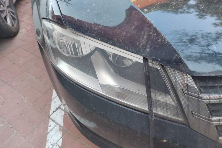 Used Volkswagen Lavida 2013 Revised Classic 1.6L Manual Fashion Edition Right Front Headlight