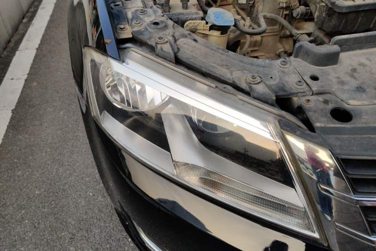 Used Volkswagen Lavida 2013 Restyled Classic 1.6L Manual Comfort Edition Right Front Headlight