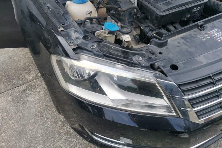 Used Volkswagen Lavida 2013 Restyled Classic 1.6L Manual Comfort Edition Right Front Headlight