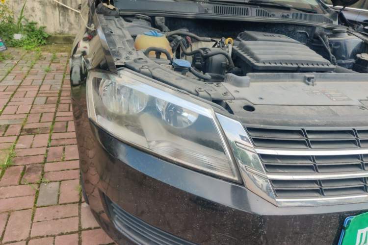Used Volkswagen Lavida 2013 Revised Classic 1.6L Automatic Fashion Edition Right Front Headlight