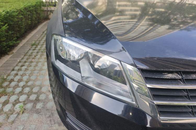 Used Volkswagen Lavida 2013 Revised Classic 1.6L Automatic Fashion Edition Right Front Headlight