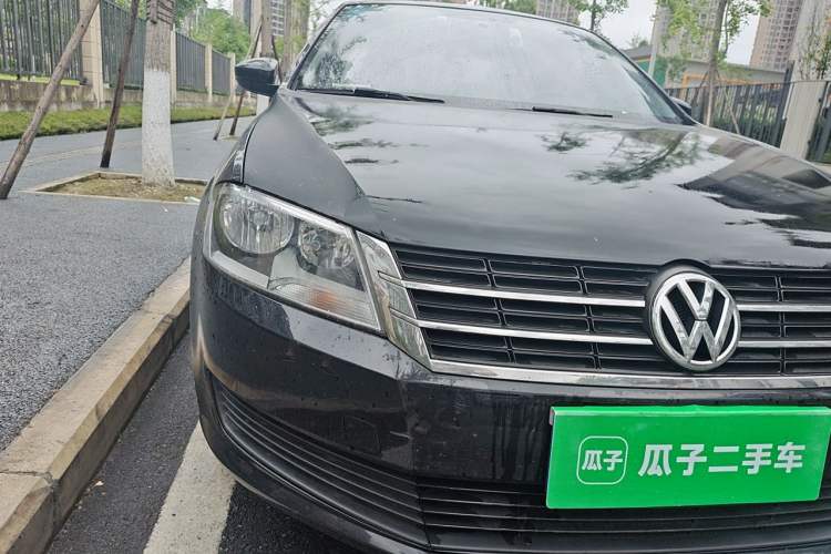 Used Volkswagen Lavida 2013 Revised Classic 1.6L Manual Fashion Edition Right Front Headlight