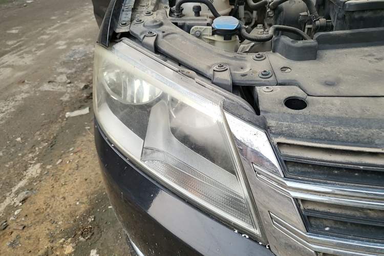 Used Volkswagen Lavida 2013 Restyled Classic 1.6L Manual Comfort Edition Right Front Headlight