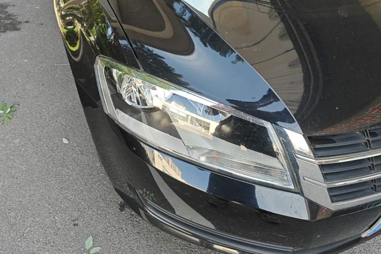 Used Volkswagen Lavida 2013 Revised Classic 1.6L Manual Fashion Edition Right Front Headlight