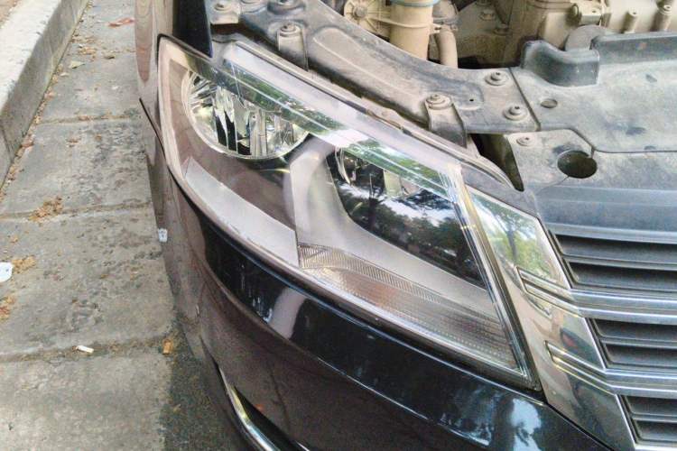 Used Volkswagen Lavida 2013 1.6L Automatic Luxury Edition Right Front Headlight