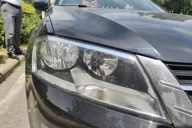 Used Volkswagen Lavida 2013 Revised Classic 1.6L Manual Fashion Edition Right Front Headlight