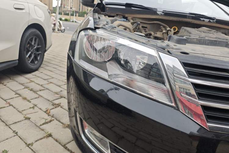 Used Volkswagen Lavida 2013 Revised Version 1.4 TSI DSG Comfort Edition Right Front Headlight