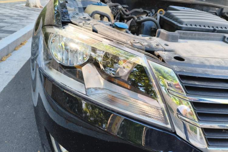 Used Volkswagen Lavida 2013 Revised Classic 1.6L Automatic Fashion Edition Right Front Headlight