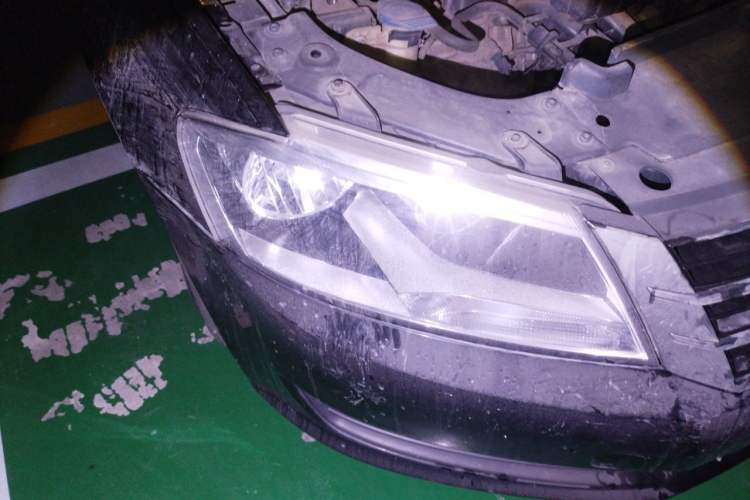 Used Volkswagen Lavida 2013 Revised Classic 1.6L Manual Fashion Edition Right Front Headlight