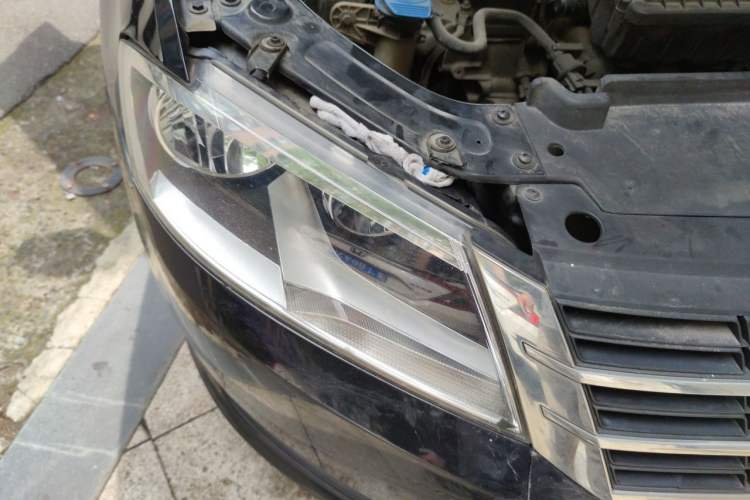 Used Volkswagen Lavida 2013 Revised Classic 1.6L Manual Fashion Edition Right Front Headlight
