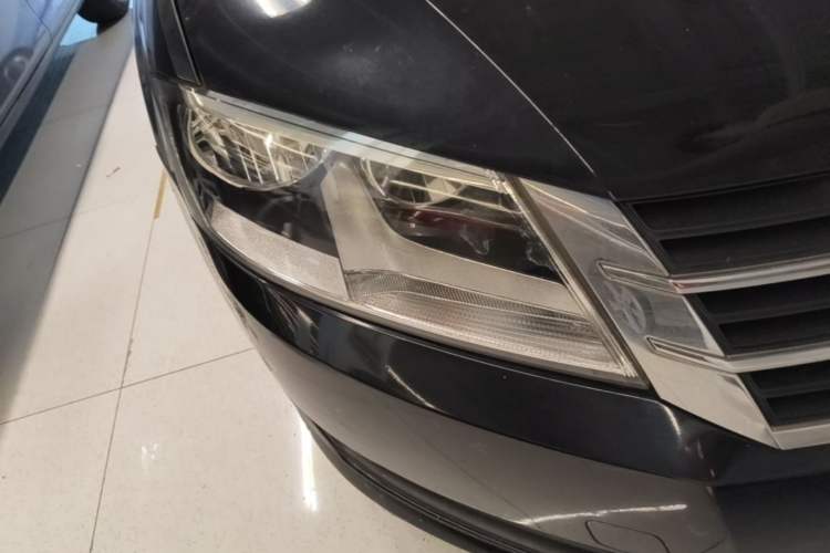 Used Volkswagen Lavida 2013 Revised Classic 1.6L Automatic Fashion Edition Right Front Headlight