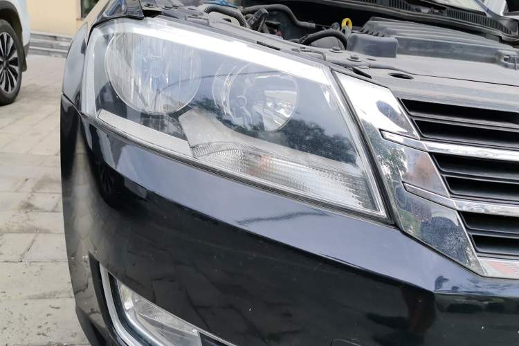 Used Volkswagen Lavida 2013 Restyled Classic 1.6L Manual Comfort Edition Right Front Headlight