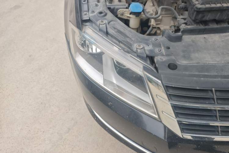 Used Volkswagen Lavida 2013 Restyled Classic 1.6L Automatic Comfort Edition Right Front Headlight