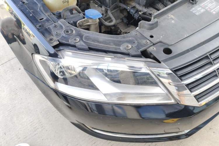 Used Volkswagen Lavida 2013 Restyled Classic 1.6L Automatic Comfort Edition Right Front Headlight