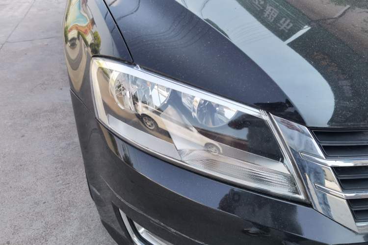 Used Volkswagen Lavida 2013 Restyled Classic 1.6L Manual Comfort Edition Right Front Headlight