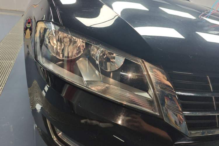 Used Volkswagen Lavida 2013 Restyled Classic 1.6L Manual Comfort Edition Right Front Headlight