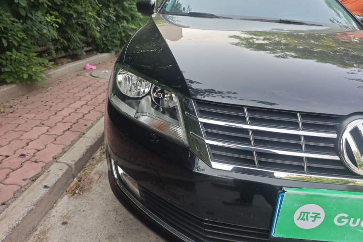 Used Volkswagen Lavida 2013 Restyled Classic 1.6L Automatic Comfort Edition Right Front Headlight