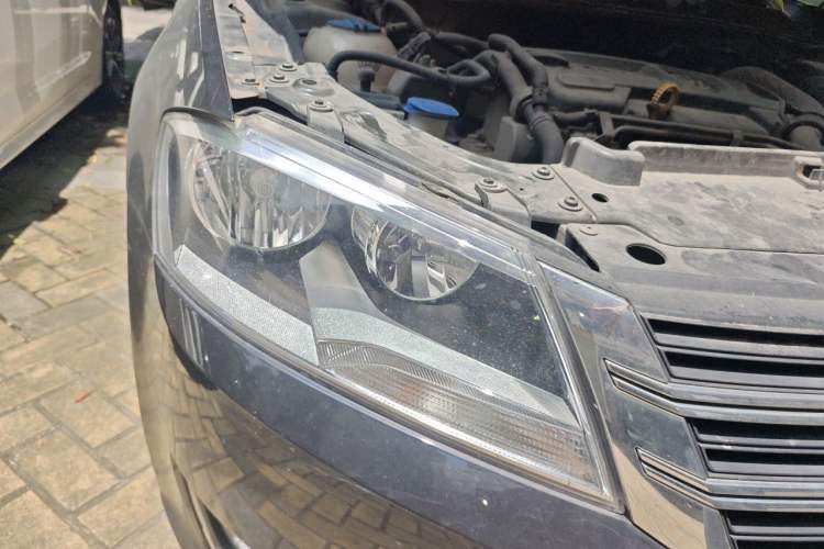 Used Volkswagen Lavida 2013 1.4TSI DSG Comfort Edition Right Front Headlight
