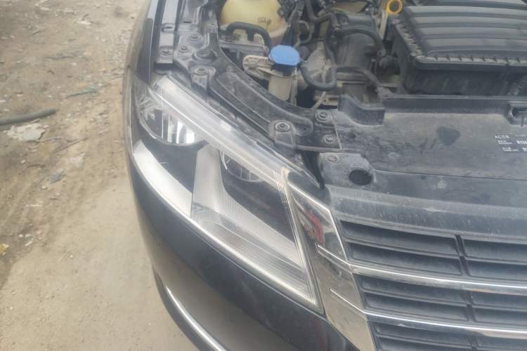 Used Volkswagen Lavida 2013 Revised Classic 1.6L Manual Fashion Edition Right Front Headlight