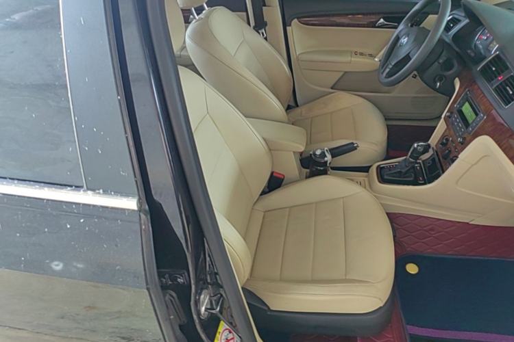 Used Volkswagen Lavida 2013 Restyled Classic 1.6L Automatic Comfort Edition Right Front Seat