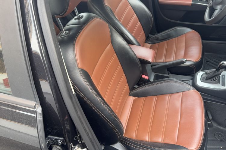 Used Volkswagen Lavida 2013 Revised Classic 1.6L Automatic Fashion Edition Right Front Seat