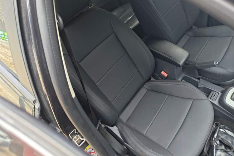 Used Volkswagen Lavida 2013 Revised Classic 1.6L Automatic Fashion Edition Right Front Seat