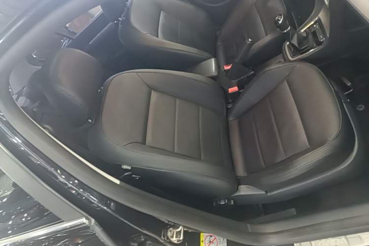 Used Volkswagen Lavida 2013 Restyled Classic 1.6L Manual Comfort Edition Right Front Seat
