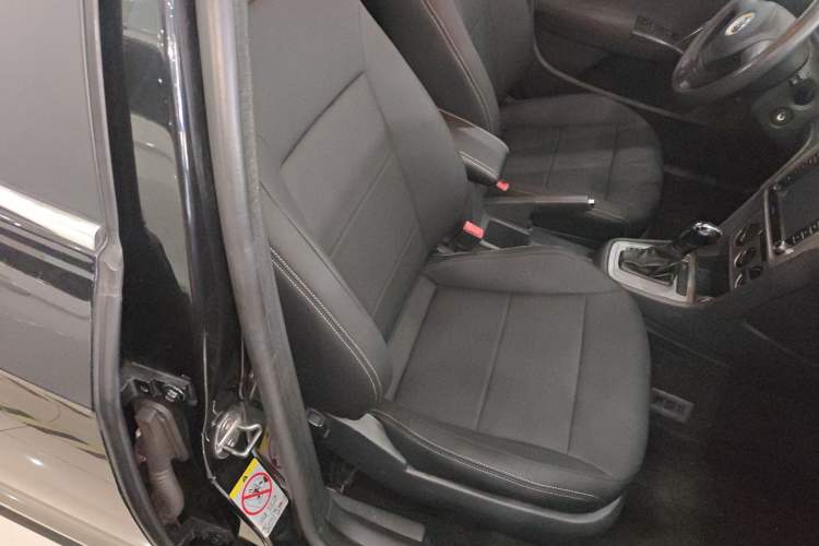 Used Volkswagen Lavida 2013 Revised Classic 1.6L Automatic Fashion Edition Right Front Seat