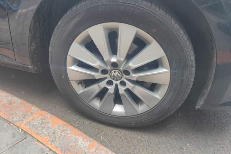 Used Volkswagen Lavida 2013 Restyled Classic 1.6L Automatic Comfort Edition Right Front Wheel Hub