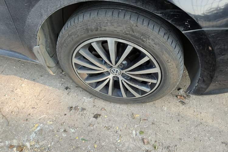 Used Volkswagen Lavida 2013 Revised Version 1.4 TSI DSG Comfort Edition Right Front Wheel Hub